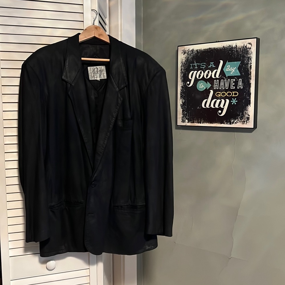 Remy men’s leather dinner jacket size 46. Butter soft!